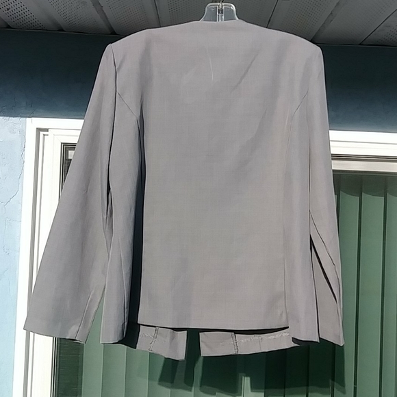 Chad's Place Women's Blazer.  16P. - Picture 3 of 6